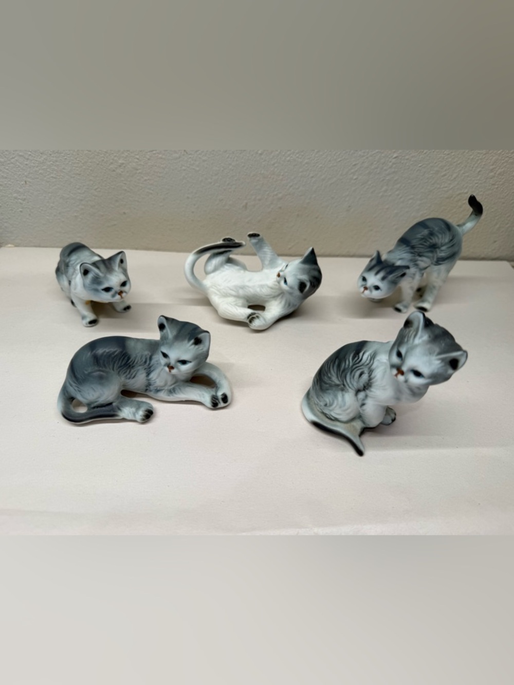 Lot Of 5 Enesco Cat kitten Figurines Gray White Laying Down stretching porcelain